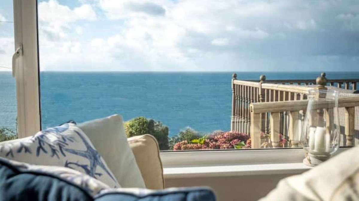 Seaton Cottage | Mesmerising sea views above the beach Cornwall.nn