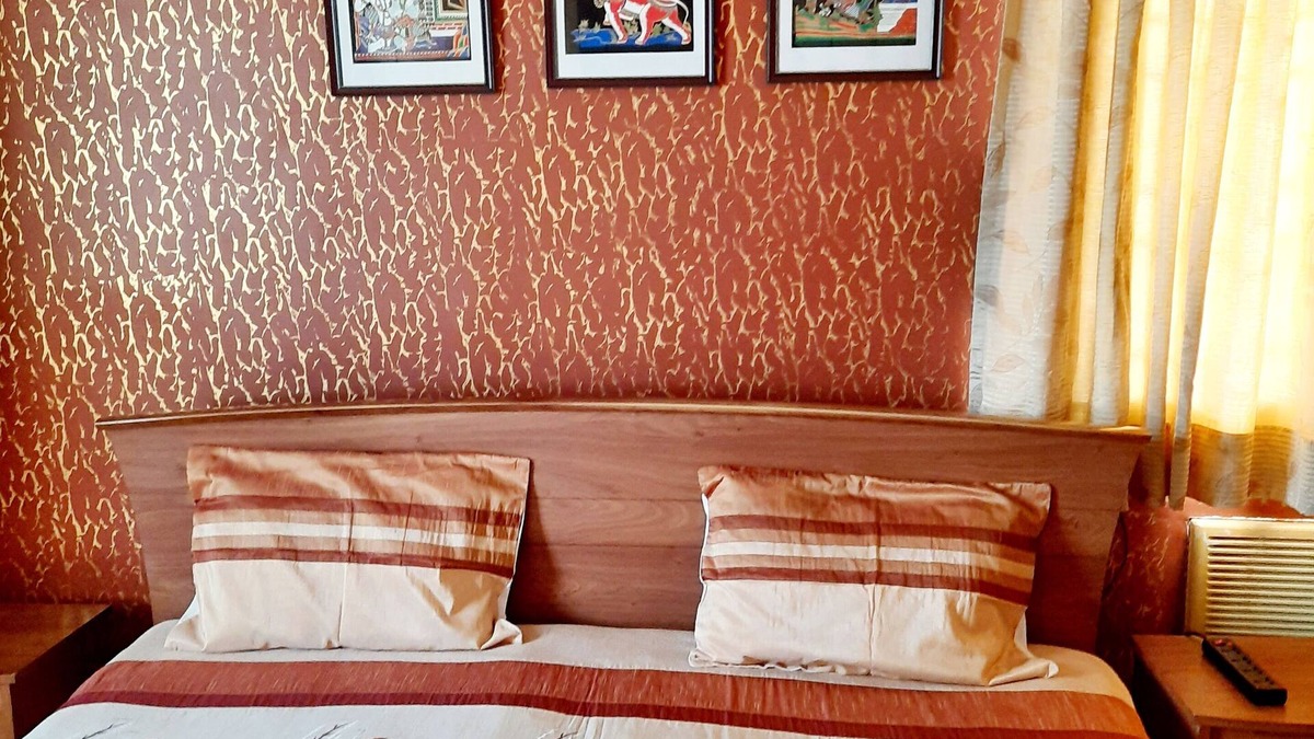 Jadavpur Apartment | Mesmerising view.Golf course, Gardens , Water bodies,City from 32nd floor.