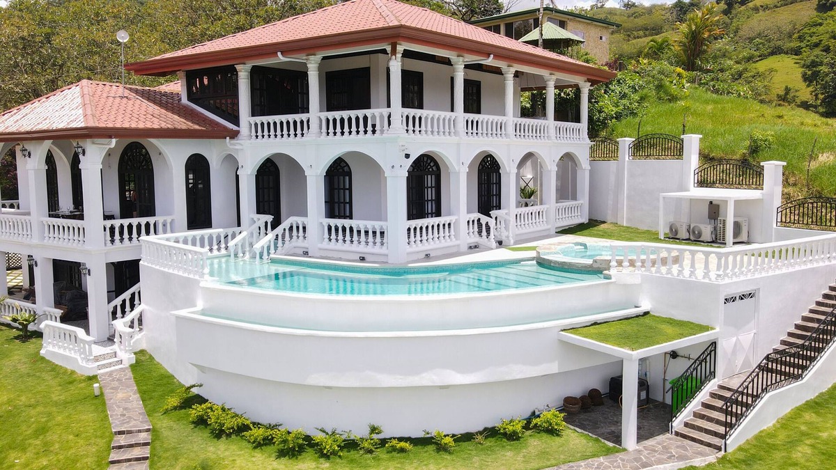 El Castillo Villa | Mesmerizing Volcano Villa Infinity Pool + Hot Tub