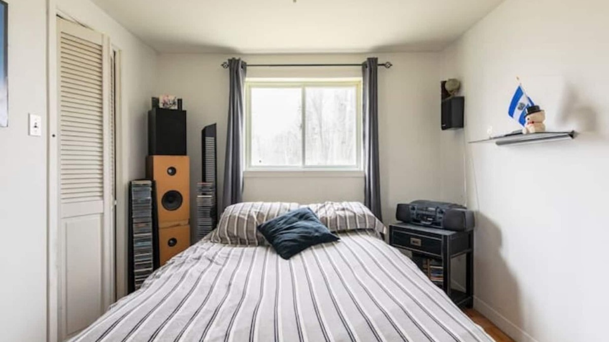 Sainte-Anne-de-Sabrevois Apartment | Metabolizm Records Music Studio (Short term rental certificate ID: 314402)