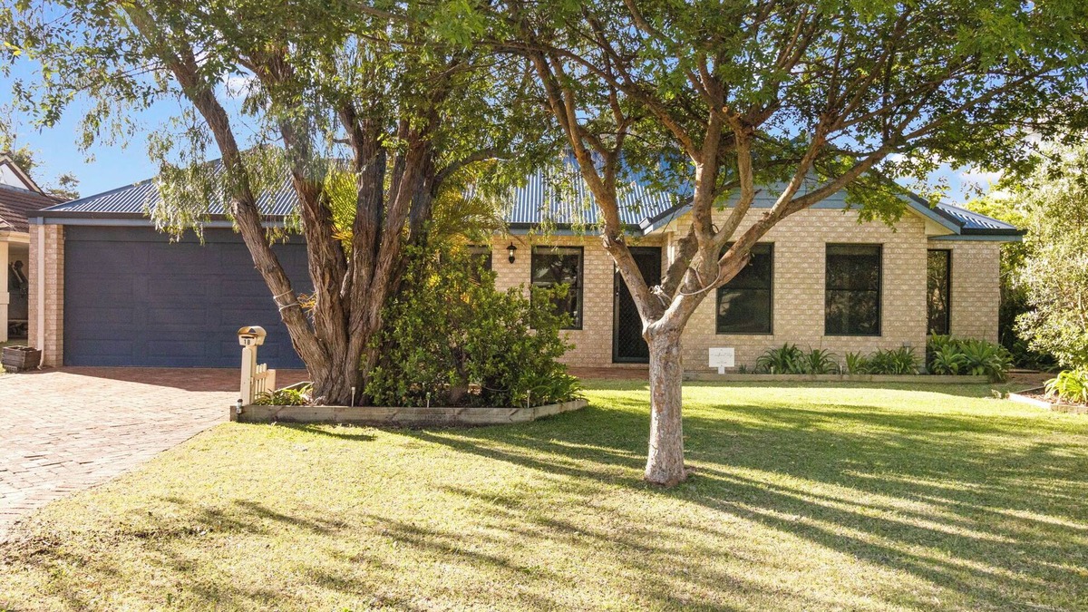 City Of Busselton House | Meters to Beach, Short Walk to Town!