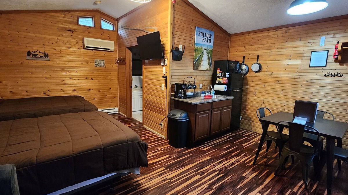 Wellston Cabin | Methner's High Bridge Cabin #1