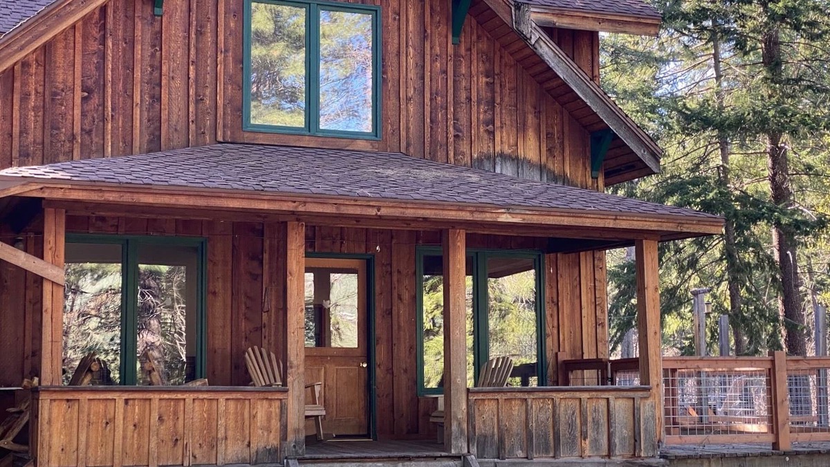 Methow Valley House | Methow Dog Cabin-Dog Friendly home between Winthrop&Mazama!