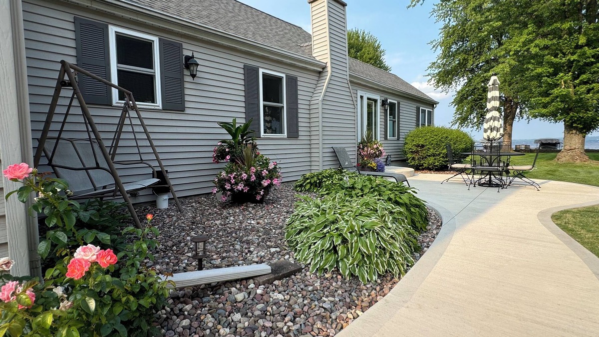 Fond du Lac House | Meticulous lake home on the shores of Lake Winnebago, WI, USA - super clean!