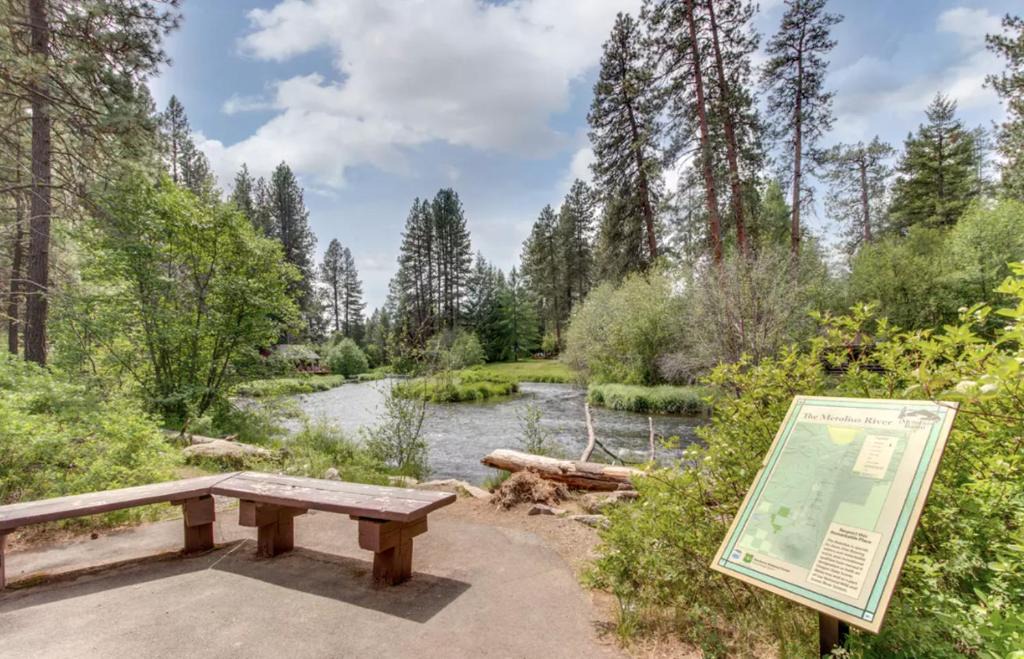 Camp Sherman House | Metolius Cabin 11