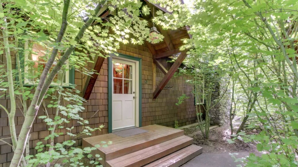 Camp Sherman Cabin | Metolius River Resort Cabin 6 - Luxurious cabin on the Metolius River w/