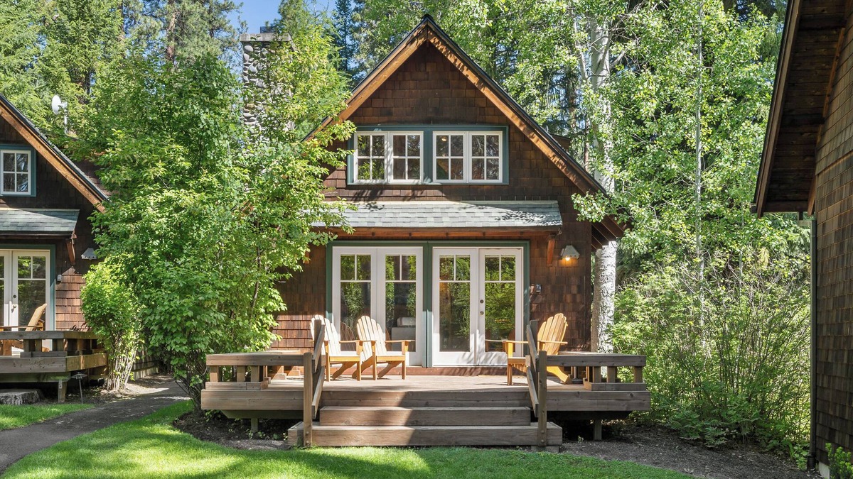 Camp Sherman Condo | Metolius River Resort Cabin 2 Luxurious cabin on the Metolius River w/fireplace