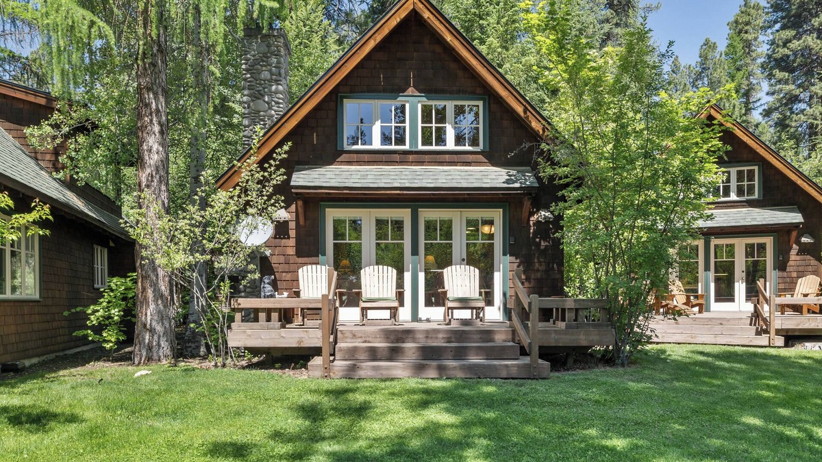 Camp Sherman Cabin | Metolius River Resort Cabin 4 Luxurious cabin on the Metolius River w/fireplace