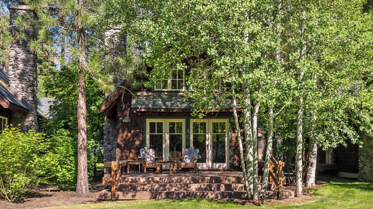 Camp Sherman Cabin | Metolius River Resort Cabin 6 Luxurious cabin on the Metolius River w/fireplace