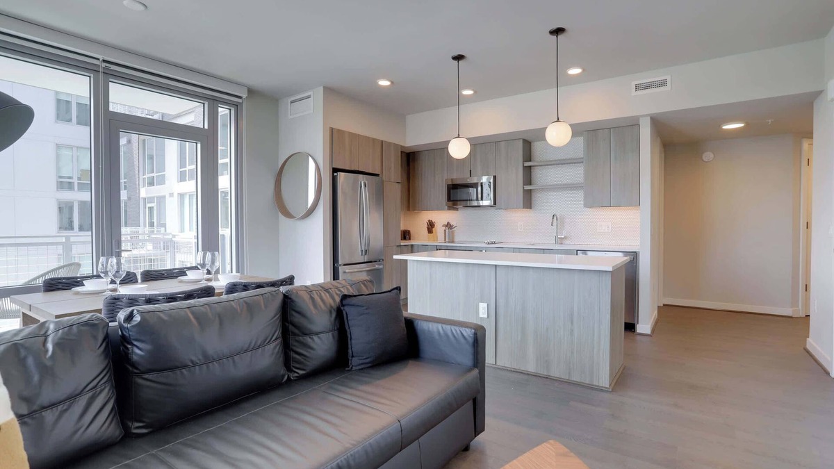 Clarendon Apartment | Metro-Connected Clarendon Stay