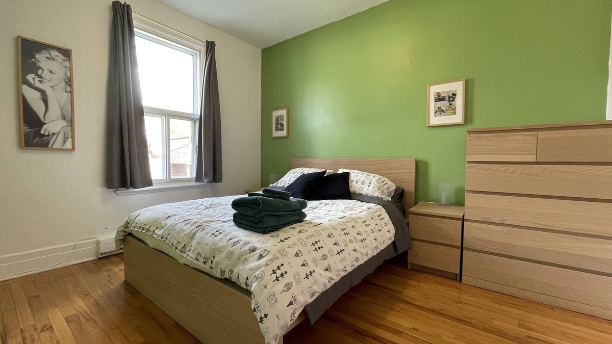 Saint-Simon Apartment | Metro Crémazie - 2 Bedrooms Queen beds