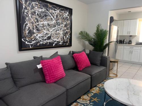 Newark Apartment | Metro haven 3 KINGs Bed 5 mins from EWR NYC