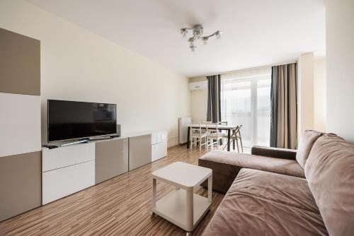 Targowek Apartment | Metro Kondratowicza Spacious Apartment by BookingHost