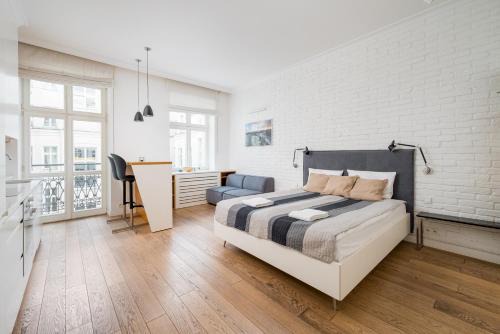 Srodmiescie Południowe Apartment | Metro Politechnika Superior Studio by BookingHost