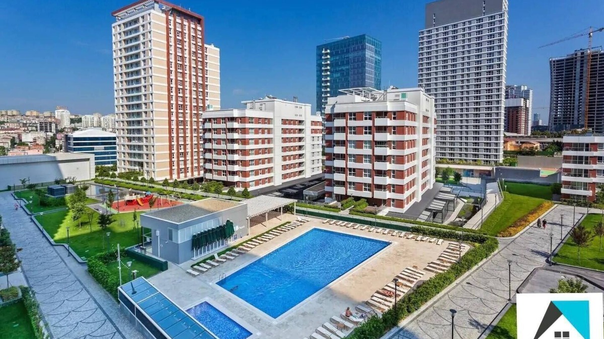 Bagcilar Apartment | Metro station 100 meters away and best for your family with balcony...