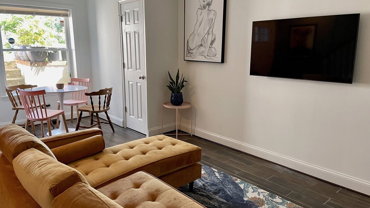 Central Northeast Apartment | Metro! Sunny Big 2 Bdrm w/King Bed & Dog Friendly