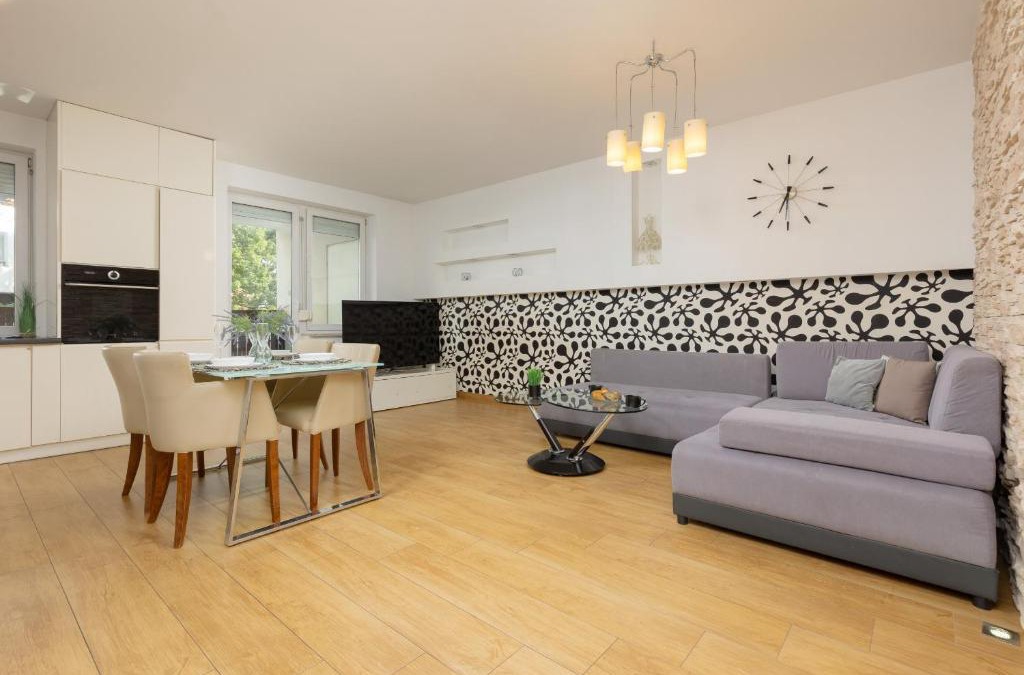 Praga Polnoc Apartment | Metro Targówek Spacious Apartment with Parking by Noclegi Renters