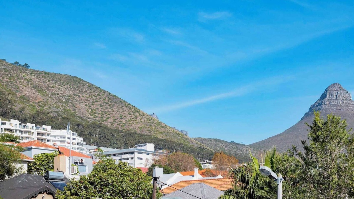 Sea Point Apartment | Metropole East of Main Sea Point Retreat