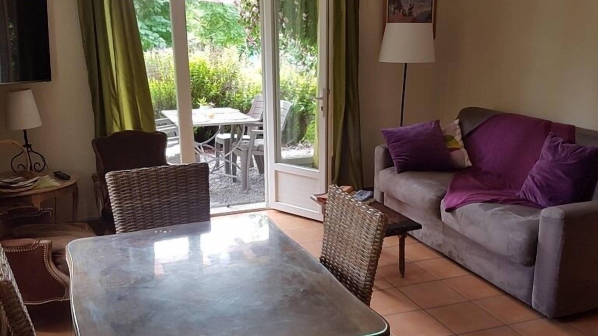 Gap Apartment | Meublé N°3 -Apartment-Ensuite with Shower-Garden view