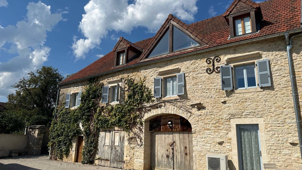 Meursault House | Meursault, Burgundy - luxury renovated barn overlooking vines - ‘Le Clos’