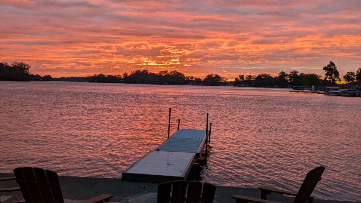 Fox Lake Apartment | Meyers Bay Sunset Lakefront Cottage in Fox Lake w/Boat Pier