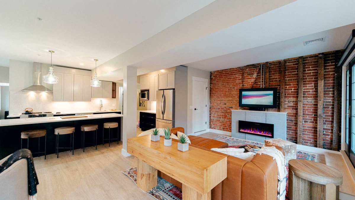 Bellefonte Apartment | Mezzanine Loft- 3 Bedrooms