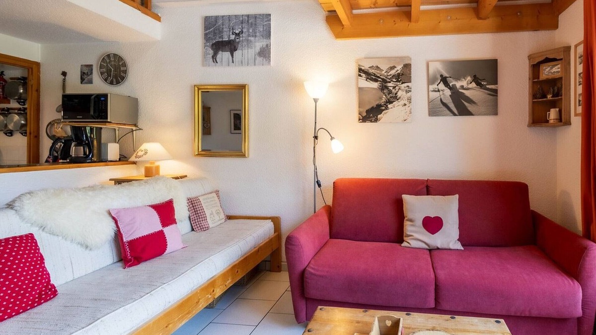Valloire Apartment | Mezzanine studio for 6 with south balcony, pool, near chairlift
