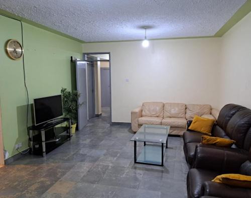 Thika Apartment | Mfalme House, Ngoingwa Estate, 100 Metres from Thika-Mangu Rd, Close to Thika City Centre - Free Parking, Fast Wi-Fi, Smart TV, 2 Bedrooms Perfect for a Family of 2-4 Members