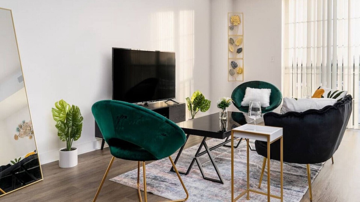 Morton Grove Apartment | MG - Cozy Studio, Fast Wi-Fi, WFH Equipped.