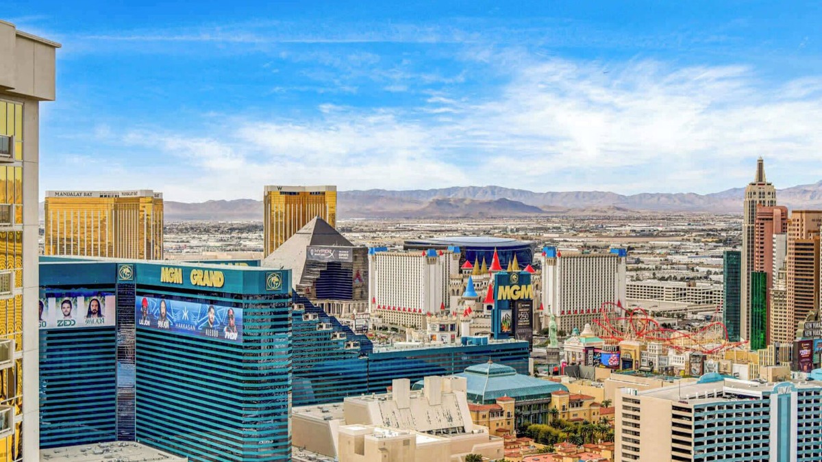 Las Vegas Apartment | MGM Balcony 12821 Sum