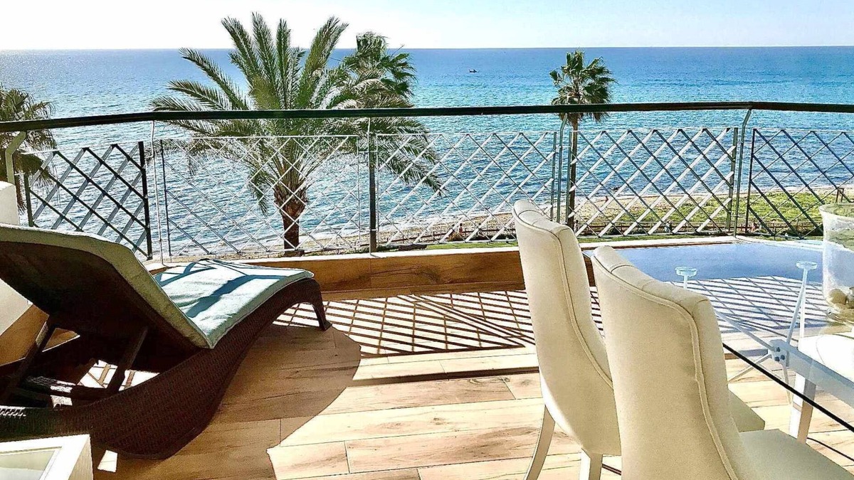 Sitio de Calahonda Apartment | MI CAPRICHO 17 Beachfront Apartment