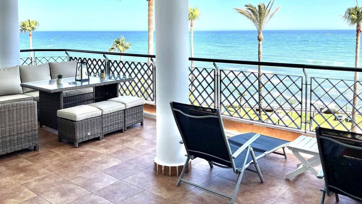 Sitio de Calahonda Apartment | Mi Capricho 170 Beachfront Apartment