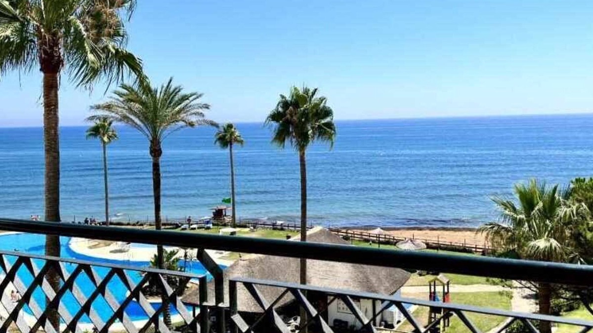 Sitio de Calahonda Apartment | MI CAPRICHO, Beach Front Apartment P.14 3ºB