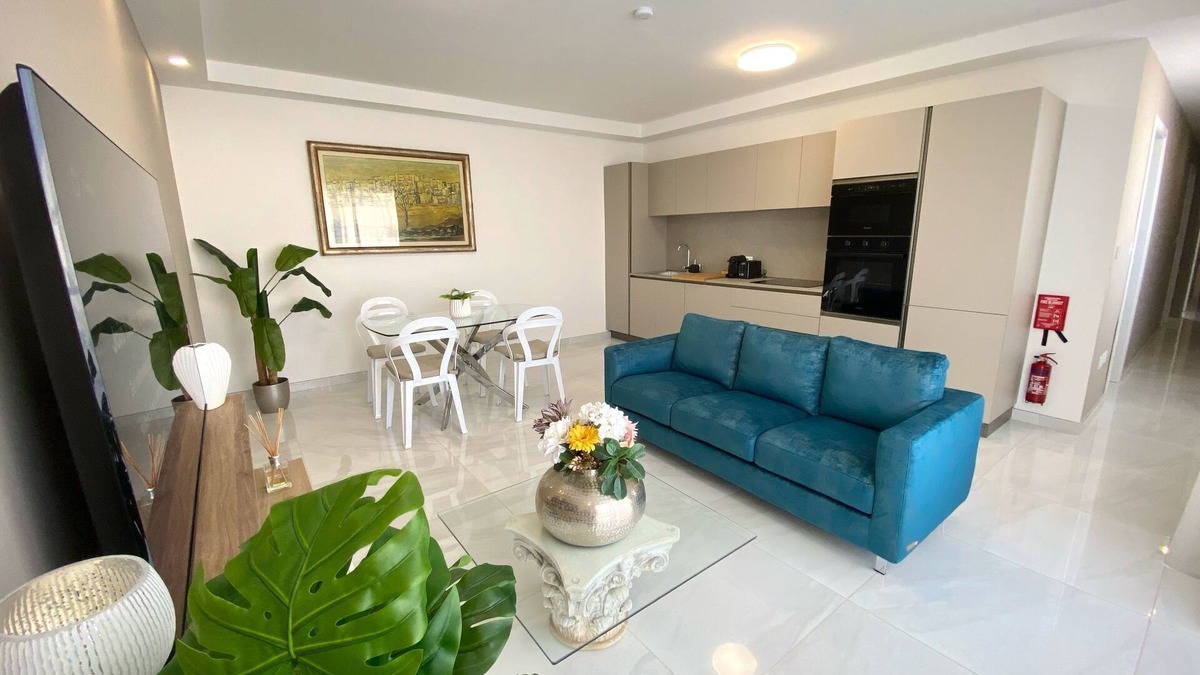 Qawra Apartment | Mia White Luxury Suite with large private terrace, 2bed2bath, 50mt from the sea