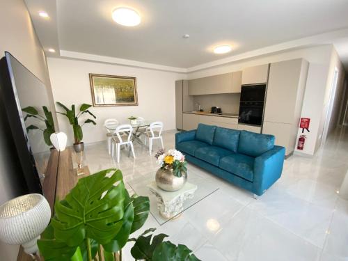 Qawra Apartment | MIA White Luxury Suite - Topfloor two bed in Qawra