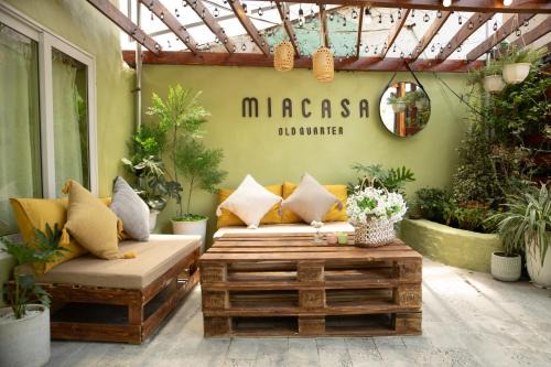 Hanoi Backpacker Quarter Apartment | MiaCasaOldQuarter - 3 Beds - Netflix-Big Balcony