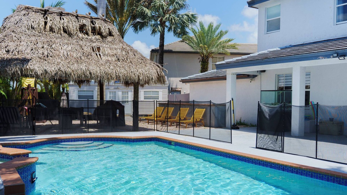 Ludlam House | Miami 5BR Pool Home ● BBQ ● Pool ● Coffee Bar ● Kid-Friendly ● Whirlpool Tub