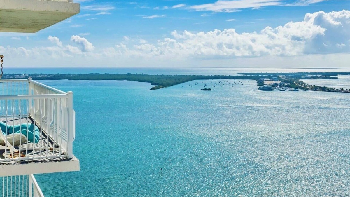 Brickell Resort | Miami Brickell unit Balcony Pool 1 pkg