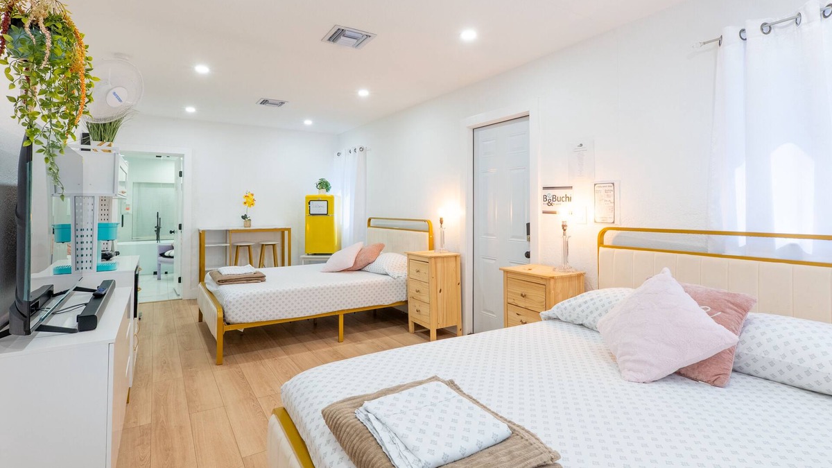 Westchester Apartment | Miami luxury | 1BA | 2 Queen Beds |