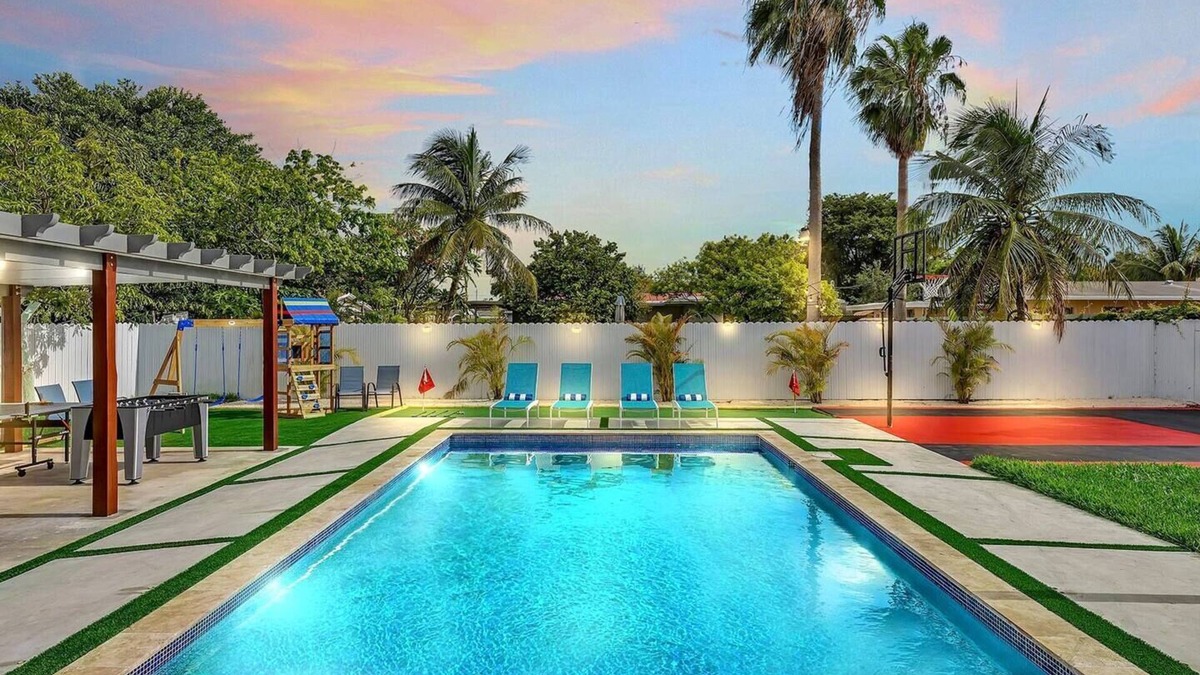Cutler Bay House | Miami Resort Villa/Luxury Home/Heated Pool/Hot Tub/Mini Golf