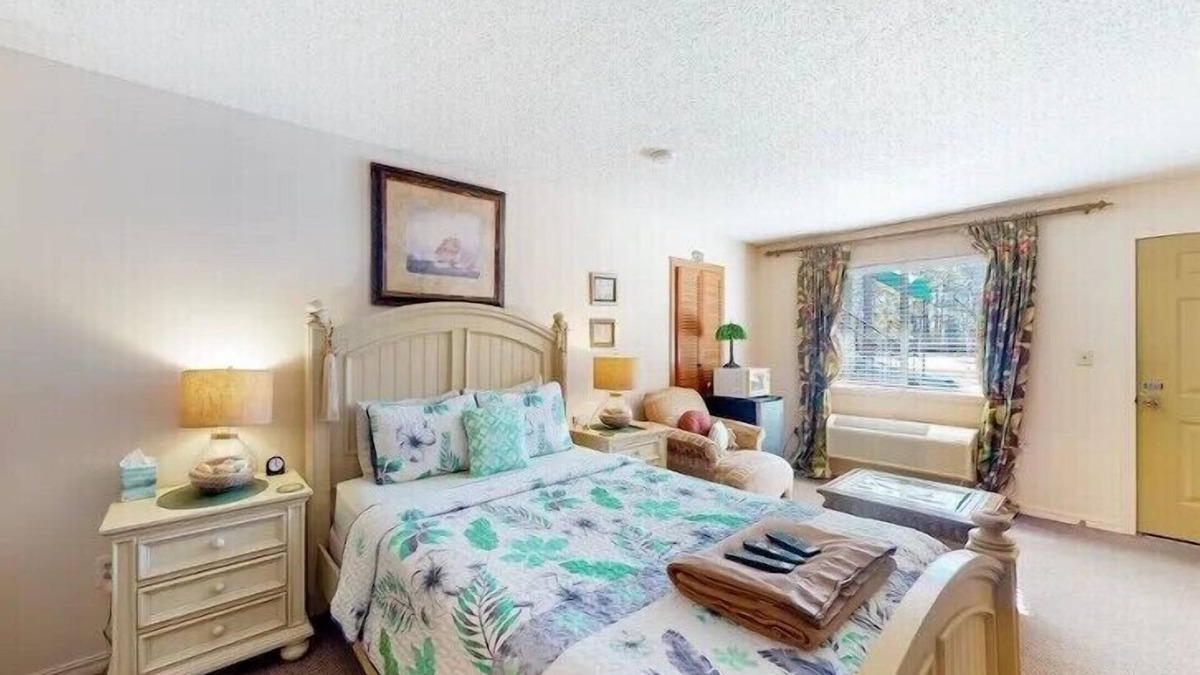 Eureka Springs Historic District Hotel | Miami Suite 102 at Tradewinds