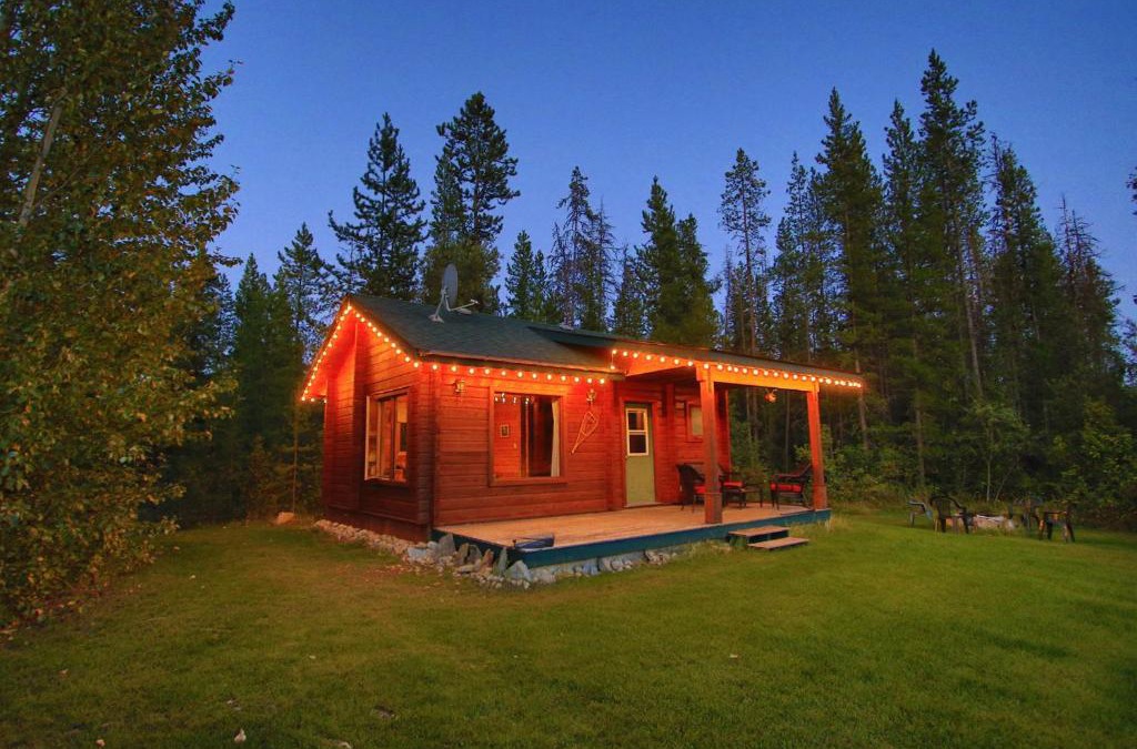 Tete Jaune Cache Ski Chalet | Mica Mountain Lodge & Log Cabins