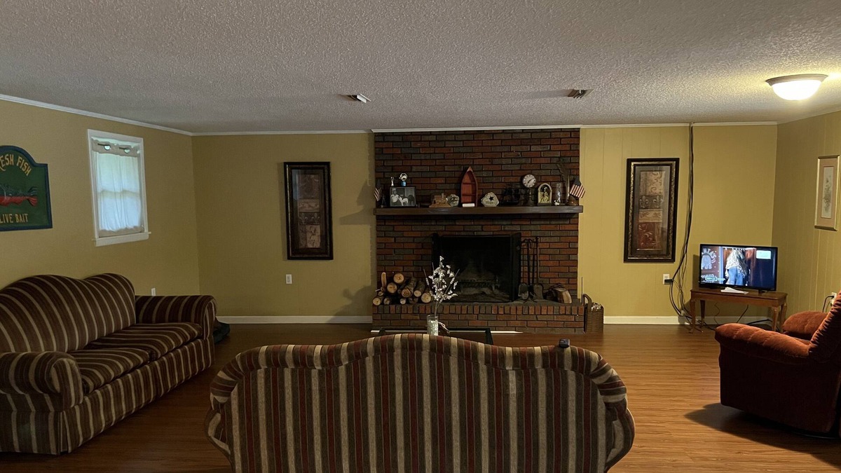 Andalusia Cabin | Micah’s Cabin, on beautiful Gantt Lake!