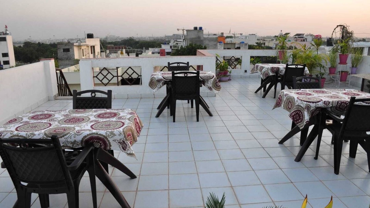 Malviya Nagar Hotel | Michaels Homestay