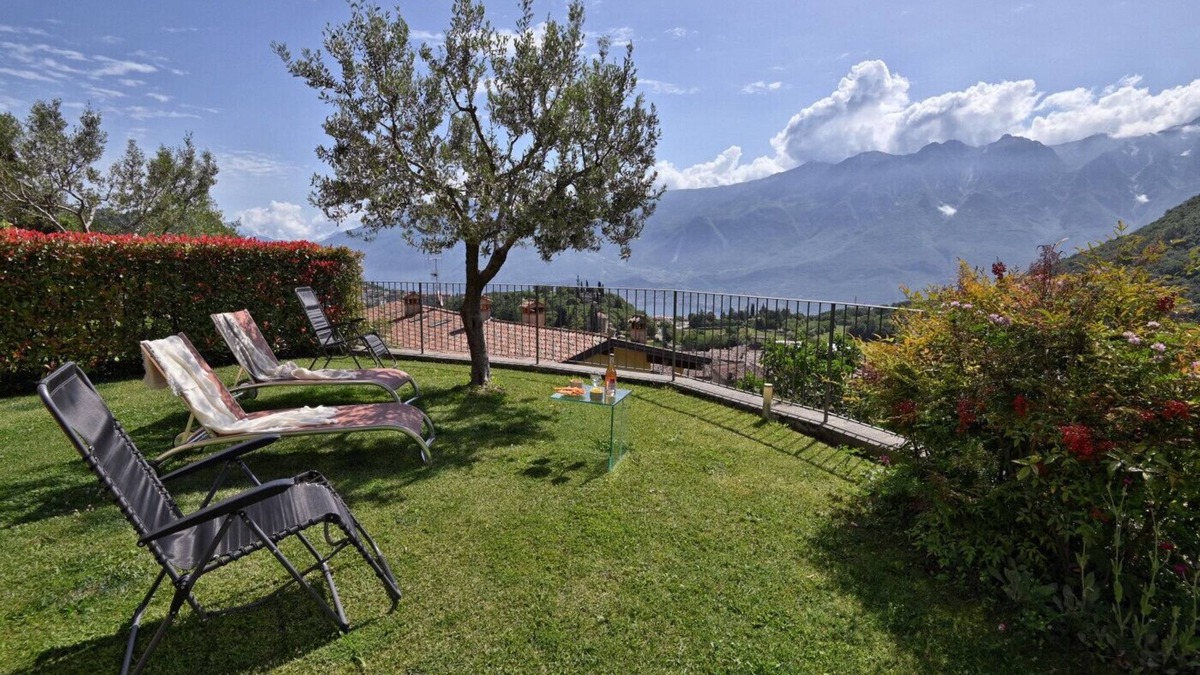Prabione Apartment | Michela 4 - Theater Home, with private garden and lake view