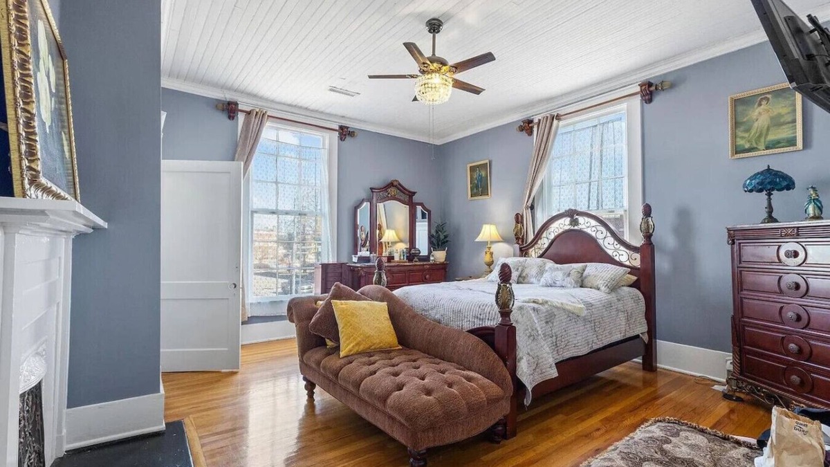 Anderson House | Michelle - Queen Bed