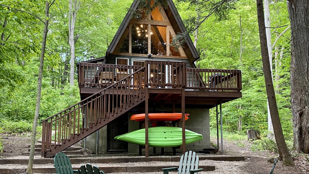 Kalkaska Cabin | Michigan-A-Frame: Lakeside Bliss & Starry Nights – Summer Memories Await