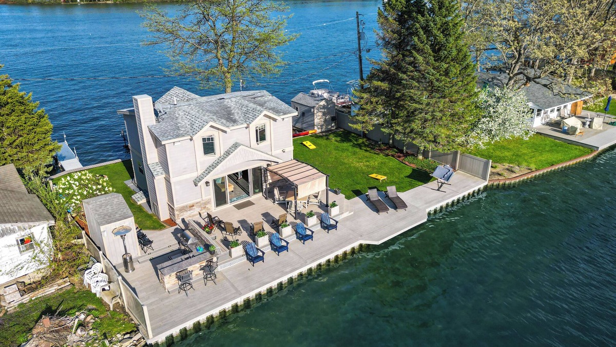 Argentine House | Michigan Island Lake House: Sunrise & Sunset Views