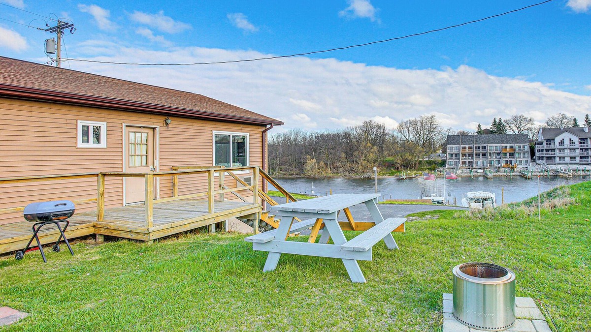 Manistee Cabin | Michigan Manistee River Cabin ~ 1 Mi to Downtown