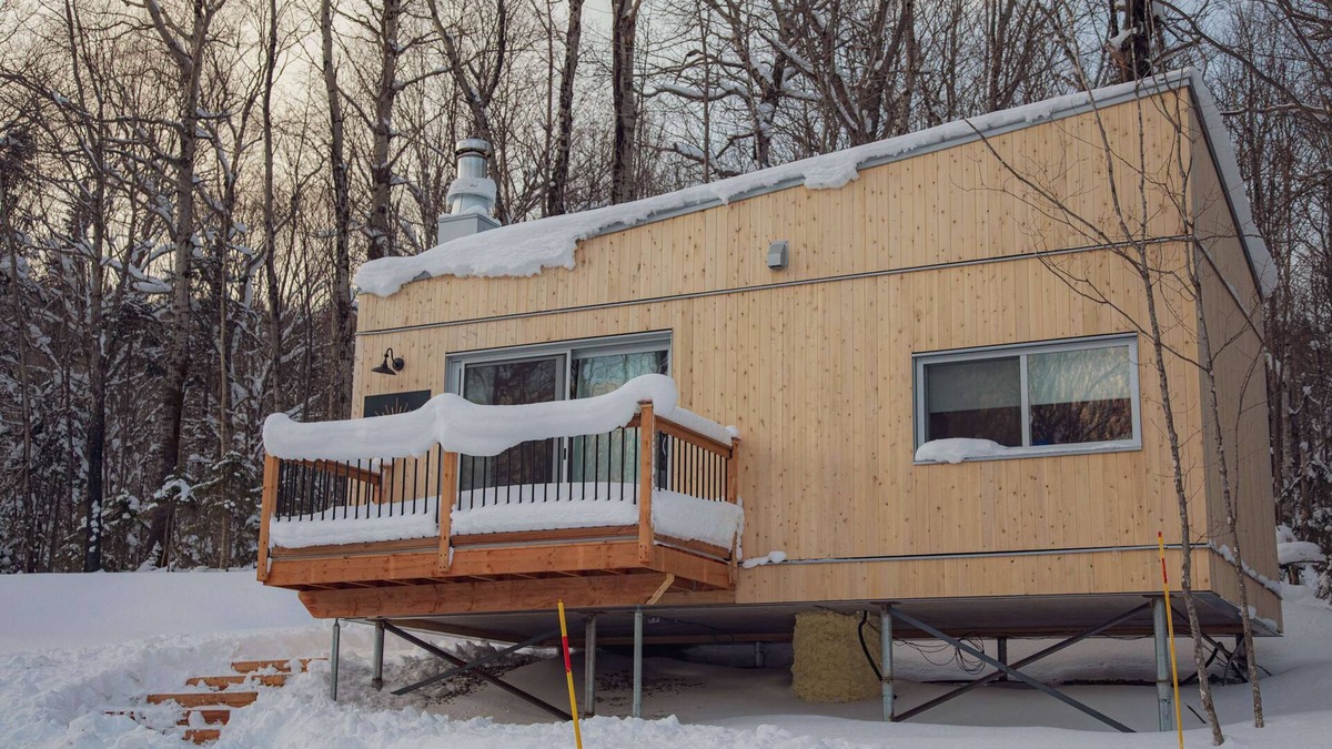 Notre-Dame-Auxiliatrice-de-Buckland Ski Chalet | Micro-Cabine in the Mountains - Solstice 4